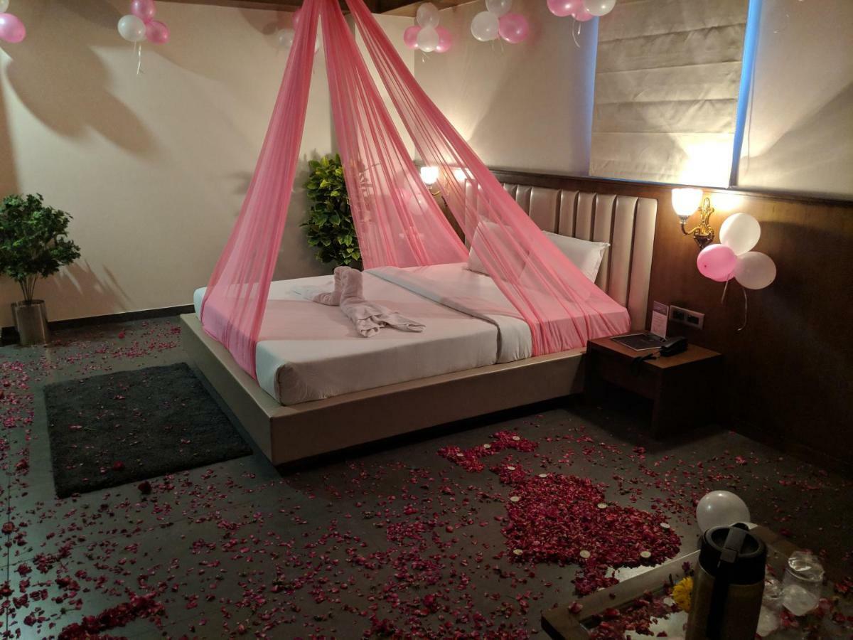 Hotel Avaante Ahmedabad Formerly Known As The Orchid Hotel ภายนอก รูปภาพ