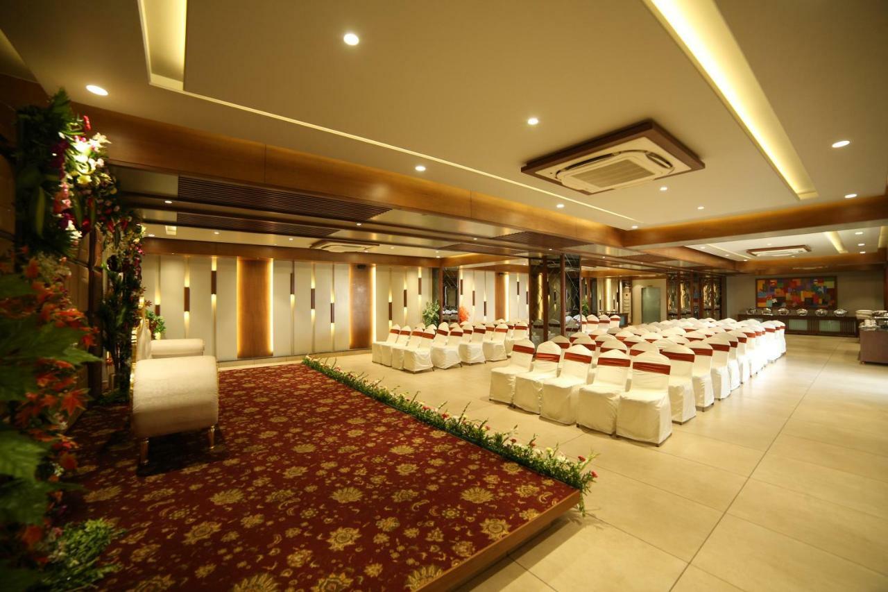 Hotel Avaante Ahmedabad Formerly Known As The Orchid Hotel ภายนอก รูปภาพ