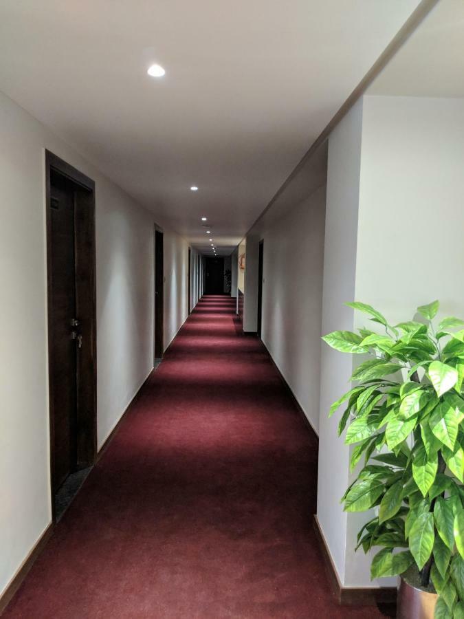 Hotel Avaante Ahmedabad Formerly Known As The Orchid Hotel ภายนอก รูปภาพ