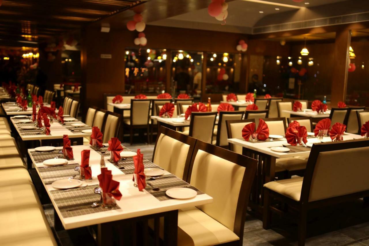 Hotel Avaante Ahmedabad Formerly Known As The Orchid Hotel ภายนอก รูปภาพ