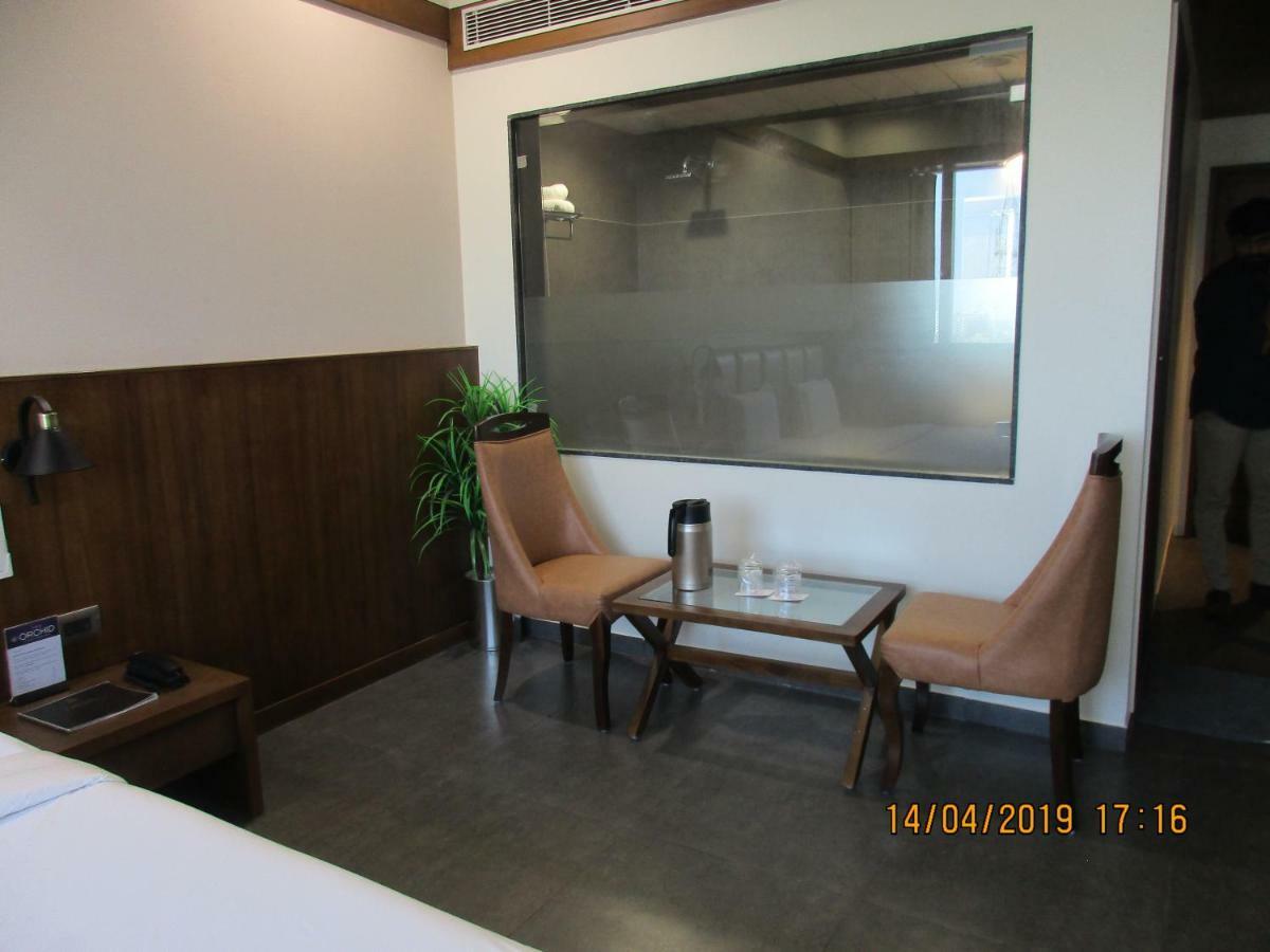 Hotel Avaante Ahmedabad Formerly Known As The Orchid Hotel ภายนอก รูปภาพ