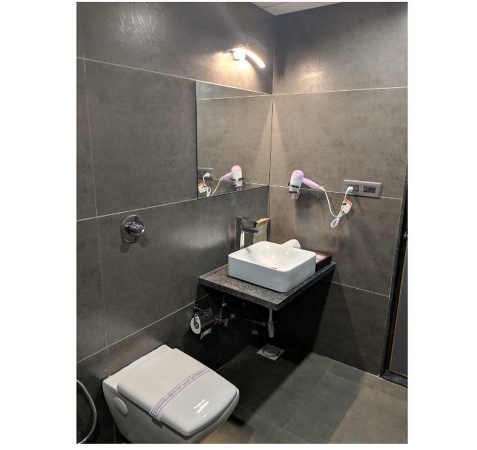 Hotel Avaante Ahmedabad Formerly Known As The Orchid Hotel ภายนอก รูปภาพ